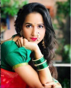 Read more about the article Ashwini Kasar Biography Serial Cast Movie Instagram